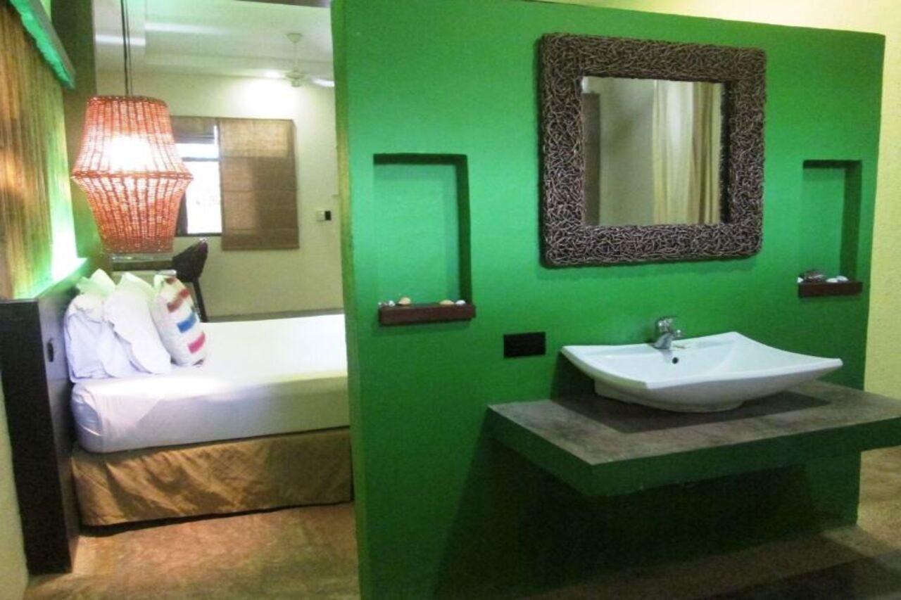Bale Mi Hotel Balabag  Exterior photo